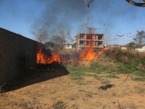 Morador também reclama das queimadas em lotes sem a devida autorização 