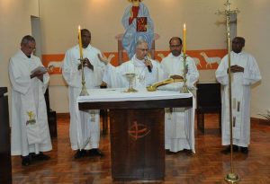 O bispo diocesano, dom Emanuel Messias de Oliveira, presidiu celebração eucarística