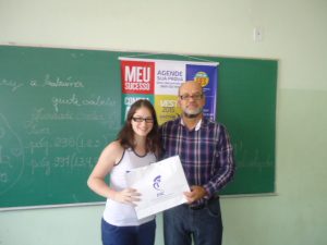 Aline Martins, aluna da Escola Dr. José Augusto, ficou com o 1° lugar geral das Olímpiadas Acadêmicas
