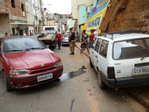 Acidente foi na Rua Deputado Dênio Moreira de Carvalho (foto: Rádio Cidade)