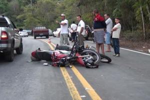 Duas pessoas ficaram feridas em acidente próximo a São João do Jacutinga (foto: Jornal Regional)