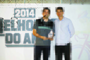 Chefe de Esporte e Lazer, Leandro Viana, representou o município na premiação (Foto: Tiago Ciccarini)