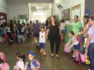 Mãe de Renzo, Débora Rocha de Azevedo, destaca a importância dos pais participarem da vida escolar dos filhos