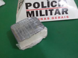Barra de cocaína pesou 600 gramas