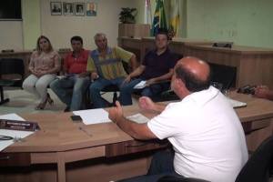 Reunião discutiu a crise no hospital (foto: Rádio Clube Inhapim)