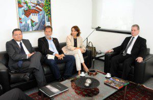 Hélio Chagas Leitão (secretário de Justiça do Ceará), Durval Ângelo, Maria Izolda Cela de Arruda (vice-governadora do Ceará) e Adalclever Lopes, presidente da ALMG (foto: Ricardo Barbosa)