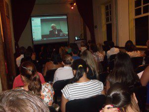 Via skype, Moreira Franco conversou com o público presente no Casarão das Artes
