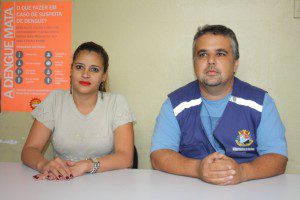 Maíra Batista da Silva Paiva Félix e o diretor do Departamento de Vigilância Sanitária, Ediorgenes Nunes Correa