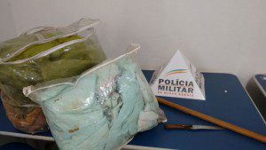 Policiais recuperaram edredons e apreenderam materiais usados para intimidar os idosos 