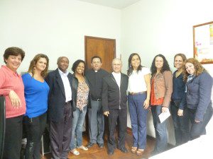Representantes de Diocese de Caratinga e funcionários da SRE