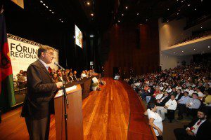 Governador Fernando Pimentel durante instalação do fórum regional do Vale do Aço, em Ipatinga