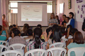 A coordenadora Aparecida de Sousa Duarte fala sobre os cursos oferecidos 