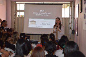 Secretária de Desenvolvimento Social, Lívia Fernandes, deu boas vindas às novas alunas