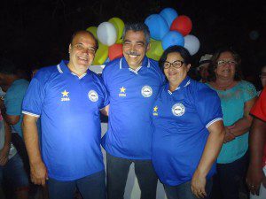 Bó, Leonardo Monteiro e Dalva e Dalva foram presenteados com camisas do Novo Horizonte Futebol Clube