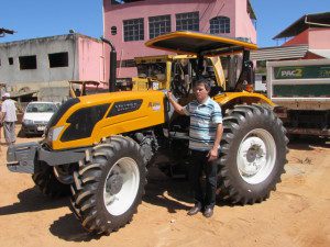 Secretário Municipal de Agricultura, Francisco Dornelas, disse que o trator irá implementar as atividades agrícolas no município 