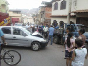 Acidente aconteceu na Rua Santo Antônio