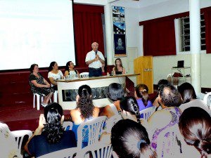 Reitor Antônio Fonseca fala da satisfação em receber os professores 