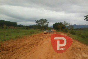 Veículo foi encontrado abandonado na estrada que liga Vargem Alegre a Revés do Belém