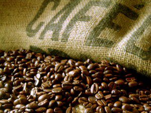 A produção brasileira de café da safra 2016 deverá ficar entre 49,13 e 51,94 milhões de sacas do produto beneficiado