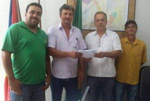 Documento foi assinado pelo secretário de Secretario Municipal de Agricultura, Abastecimento e Agronegócios, Denis Gutemberg, e pelo presidente da Associação, Manoel Gonçalves de Oliveira