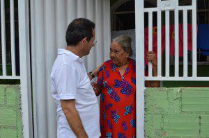 Dona Catarina Luciana Soares agradeceu ao prefeito pelo asfaltamento