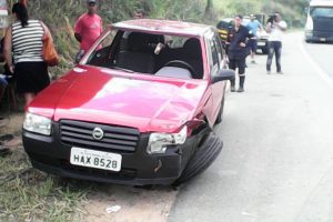 Fiat Uno envolvido no acidente
