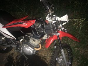 Moto que era pilotada pelo agente Alvarenga