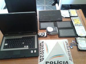 Notebooks foram encontrados na casa do suspeito