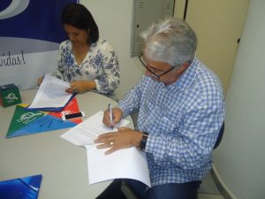 Mônica Bomfim e Ary Soares assinam pela Acic