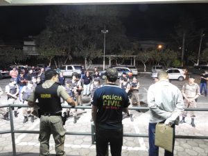 Operação contou com cerca de 80 policiais civis e militares, além de membros do Ministério Público (foto: Divulgação Gaeco)