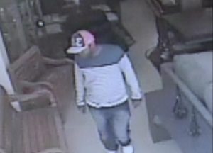 Bandido se passa por cliente e anuncia o assalto