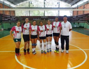 Equipe de Voleibol Feminino de Caratinga com a Equipe de Voleibol do Clube Usipa-Ipatinga