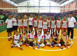 Equipe de Voleibol Feminino de Caratinga com a Equipe de Voleibol do Clube Alfa-Timóteo 