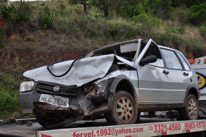 Motorista do Uno teria entrada na rodovia sem observar o trânsito