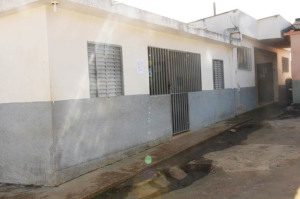 Posto de saúde não teria medicamentos para distribuir à população, mesmo apresentando as receitas