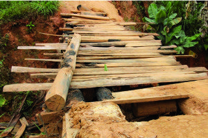 Ponte tem pranchões soltos