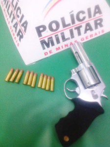 Arma foi deixada em um bar e acabou recolhida pela PM