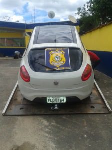 Carro clonado recolhido pela PRF