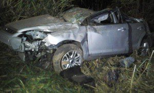 Carro ficou bastante destruído