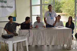 Ronivon Huebra, representante da Copasa, fala aos participantes