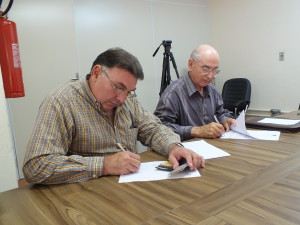 Momento da assinatura do contrato