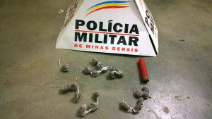 Droga e cartuchos encontrados na casa do menor