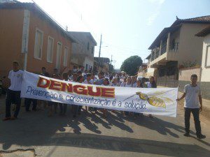 Passeata percorreu as principais ruas de Entre Folhas