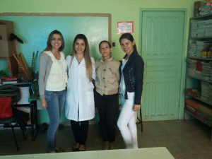 Thaianne Martins e a equipe do PSF IV