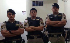Equipe do Tático Móvel que apreendeu as drogas e o menor