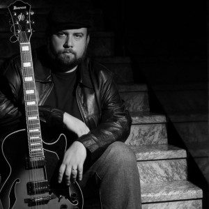 Nathan Vieira – guitarra, violão e voz