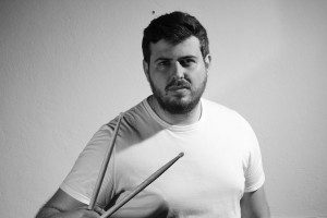 Rangel Estevam – bateria e voz
