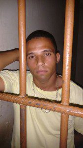 Deyvid tentou fugir, mas foi detido pelos policiais