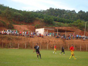 Num jogo de muitos gols, América venceu o Barro Branco por 4 a 2
