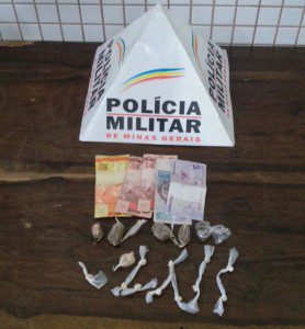 Drogas e dinheiro apreendidos pela polícia (foto: Polícia 24h)
